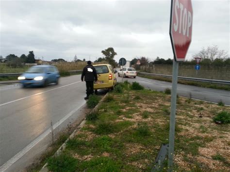 Porta da calcio cade addosso ad un 14enne: Incidente stradale sulla Brindisi - San Pietro: collisione ...