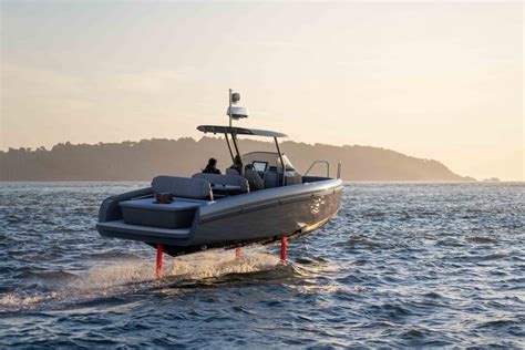 Candela Releases New All Electric Hydrofoiling Centre Console Model