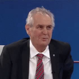Născut la 28 septembrie 1944) este un politician ceh care ocupă funcția de al treilea și actual președinte al republicii. Další fight club Miloše Zemana! Tentokrát to schytal ...