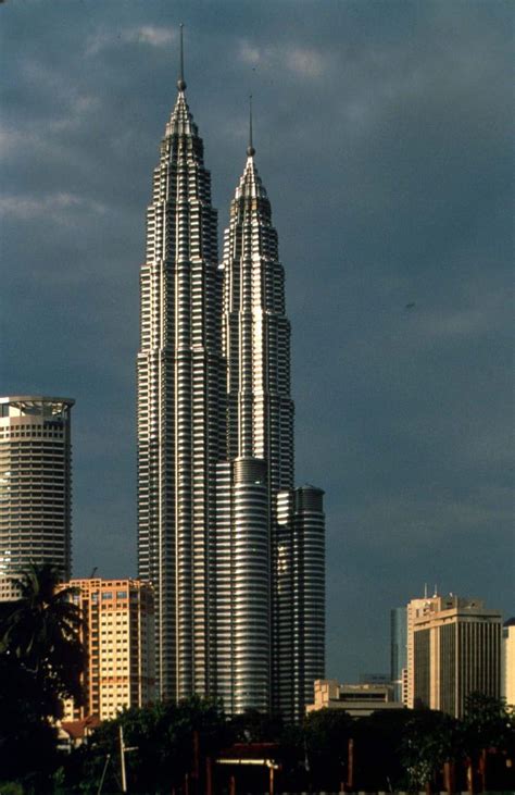 Dubai, united arab emirates construction started: A Presentation on Petronas Twin Towers of Kuala Lumpur ...