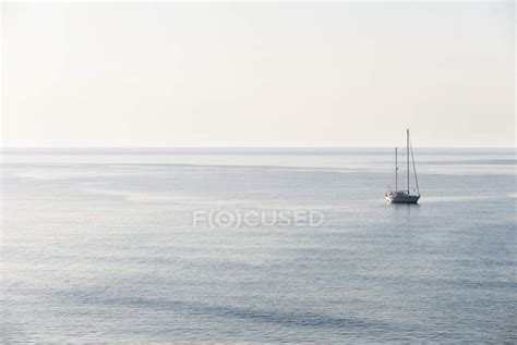 Sailboat Sailing On Atlantic Ocean — Rippled Waves Stock Photo