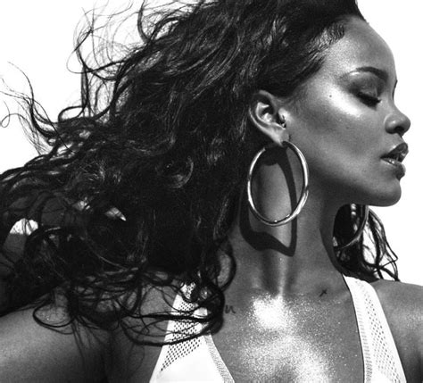 Pin By A On Rihanna Rihanna Cover Rihanna Vogue Vogue