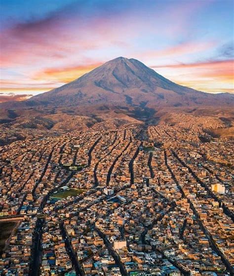 Increíble Vista Del Volcán Misti Junto A La Ciudad De Arequipa 🏔 Peru