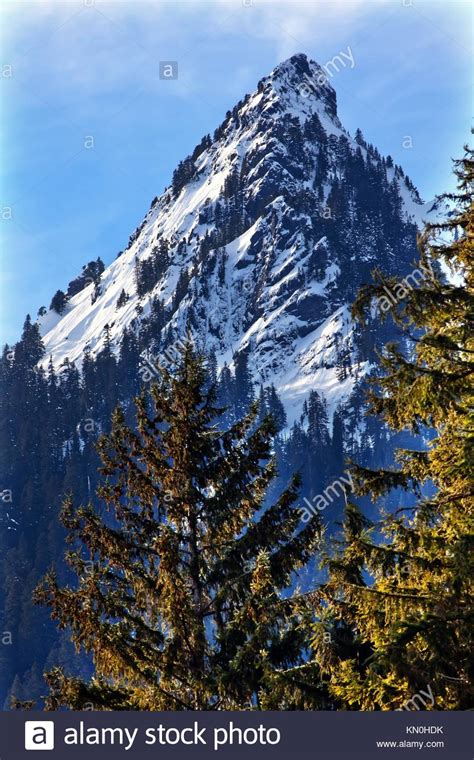 Snow Mountain Snoqualme Pass Washington Stock Photo Alamy