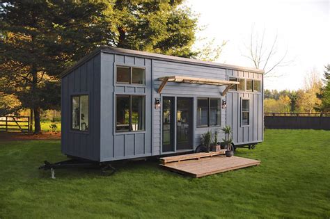 Tiny House Une Maison Sur Roues Fabriquée Avec Un Container Maritime