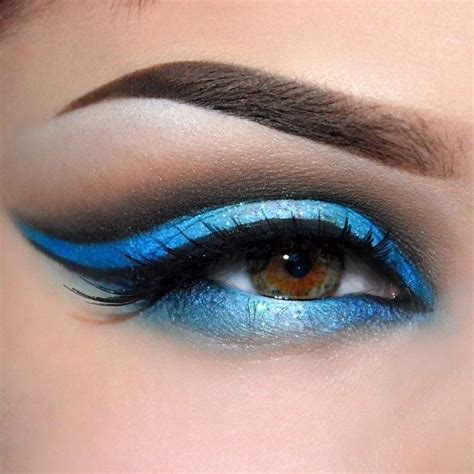 Hazel eyes can range from soft and muted to bright and glassy and be quite an interesting mix of colors. Blue eyeshadow (With images) | Light skin makeup, Blue eye ...