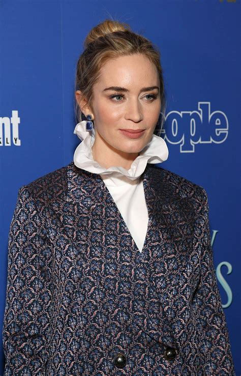 So when it was announced that she'd be taking on the role of mary poppins from julie andrews for the sequel, mary poppins returns, the internet responded with a general feeling of good call. EMILY BLUNT at Mary Poppins Return Screening in New York ...