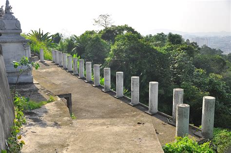 Bukit gasing residents are questioning several proposed housing projects in the area from a safety point as well as issues such as access and section 5 residents association chairman mohamed rafiq fazal din recalled at least four, one in the bukit gasing sivan temple, two on the hill's hiking. Sungai Siput Boy: Hiking : Taman Pendidikan Bukit Gasing ...