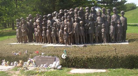 Připomeňte si tragické události ve fotogalerii. File:Lidice CZ children of Lidice.jpg - Wikimedia Commons