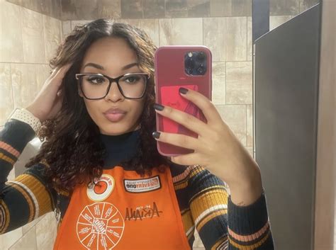 Photos Of Home Depot Girl Ariana Cossie Who Went Viral For Selfie At Store Blacksportsonline