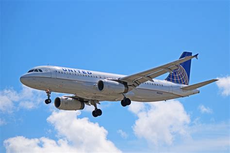 N401UA: United Airlines Airbus A320-200 (Oldest In Fleet)