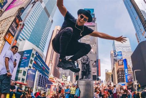 Timmy Trumpet Turns The Sonic Page On Just In Case Dancing