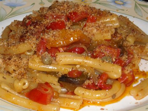 E a questi peperoni arrostiti al forno, anzi ai peperoni arrostiti in generale, sono particolarmente legata. .Le ricette di Lella e....: CASERECCE CON PEPERONI ...
