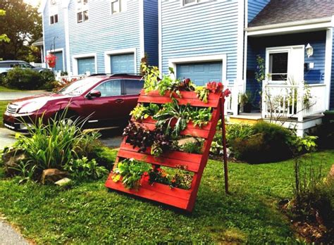 Add color to your garden by incorporating some flowers. Edible Landscaping Ideas: Design an Urban Vegetable Garden