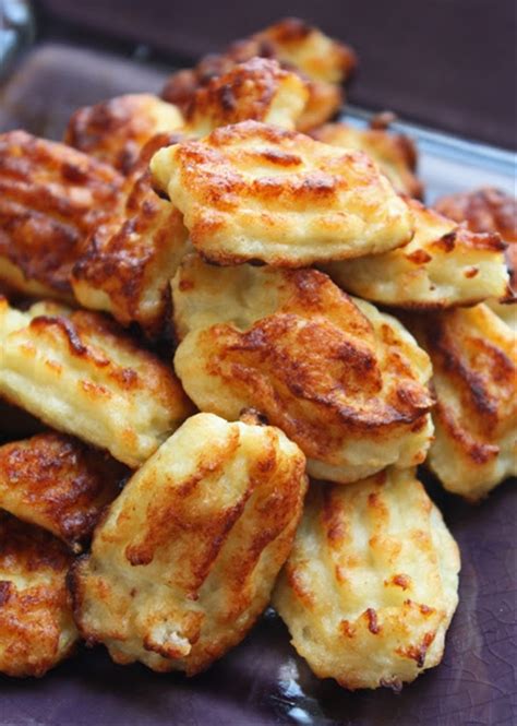 Riced cauliflower, pepper, seasoned salt, gluten free flour, tater tots and 2 more. Cheesy Cauliflower Tater Tots recipe | Chefthisup