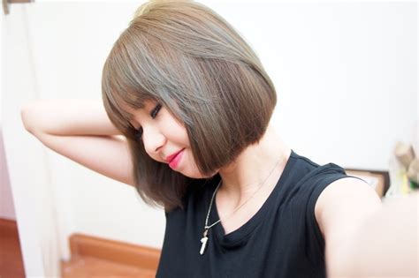 In other words, ash brown is brown hair color with a blueish undertone. Ash Brown Two Tone x SHORT BOB Hair by Dé MAKER @ Lake ...