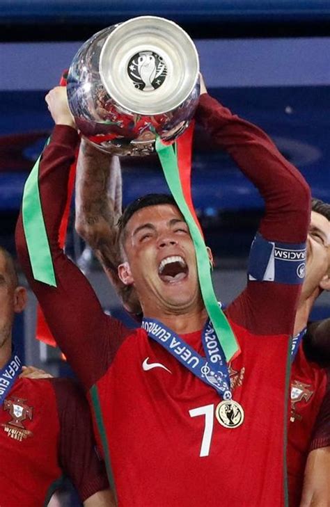 Cristiano ronaldo with juventus' shirt marca. Top 10 Photos Of Cristiano Ronaldo - Portugal - Euro 2016 ...
