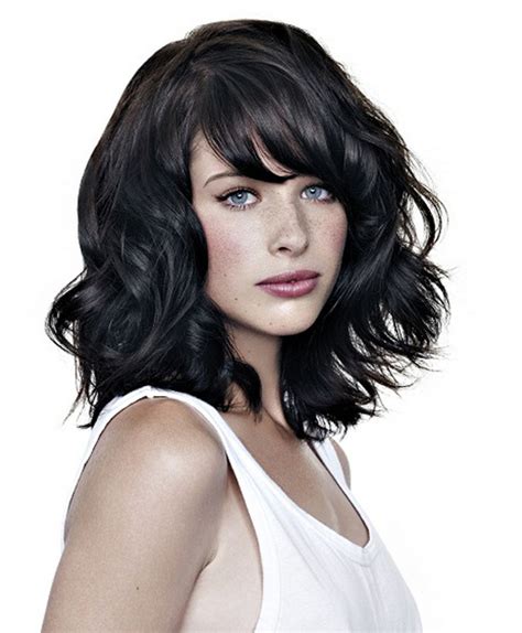 Short to mid hairstyles are really great because you can try new trends, also you can grow your hair with healthy. Pictures : Best Haircuts for Wavy Hair - Medium Layered ...
