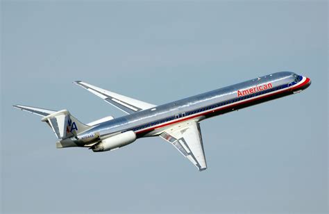 American Airlines Keeps A Single Md 80 For Training