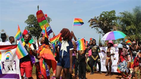 Uganda Reprime A Los Homosexuales Despu S De Abolir La Ley Mata Gays
