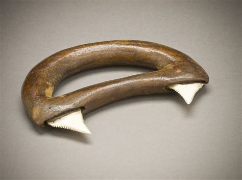Hawaiian Hand Weapon Made Out Of Wood And Shark Teeth Circa 1778 Cross
