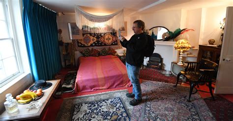 Jimi Hendrixs Restored Apartment Opens To The Public In London