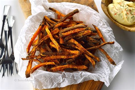 Zoete aardappel friet uit de oven