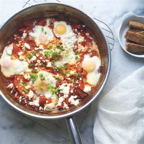 Shakshuka recept eenpansgerecht met tomaat ei
