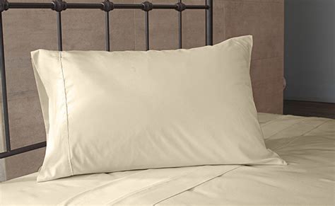 A pillow case of mystery (traditional chinese: Pair of Extra Pillow Cases - Captain's Manor Inn (Falmouth ...