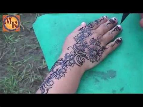 Membeli bubuk ini dari penjual tepercaya baik secara online maupun di toko adalah cara terbaik untuk menjamin anda agar mendapatkan bubuk yang paling alami dan segar. cara lukis inai - lukis tangan - YouTube