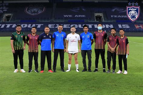 Sultan ibrahim stadium is a football stadium in iskandar puteri, johor, malaysia. FOOTBALL FRIENDLY AMONG HRH TMJ, FANS AND STAFF AT SULTAN ...