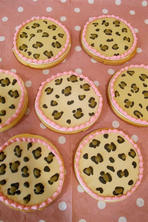 Tortelicious Leopard Print Cake And Cookies