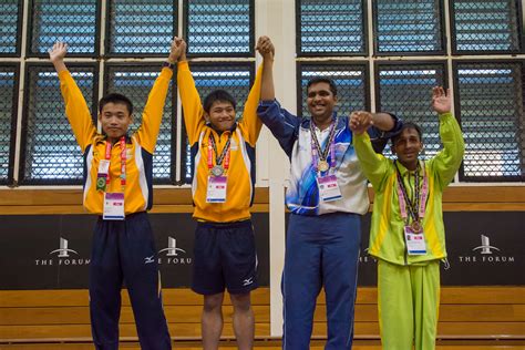 Badminton speel je binnen, zodat je geen last hebt van de wind. Special_Olympics_3DEC_Badminton_9450_Medal_Presentation_Cr ...