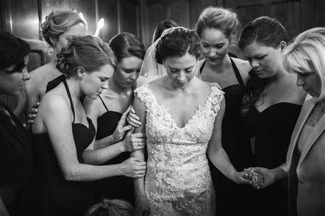 11 Out Of The Box Ideas For Your Bridal Party Photos Bridal Party Photos Bridal Parties
