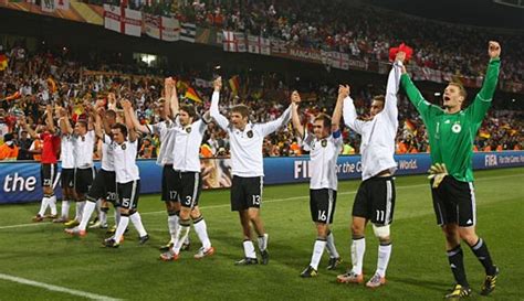 Hey jungs, wir hassen keine ehmaligen spieler das hat tradition bei uns, außer. Fußballzitate Deutschland England | geburtstagswünsche ...