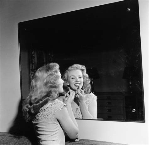 15 Old Hollywood Beauty Secrets You Won't Believe - ELLE.com Fotos