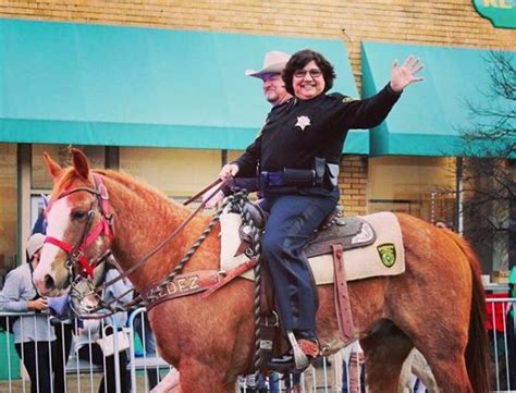 Lupe Valdez Makes History In Texas By Winning Democratic Nod For Governor Huffpost Latest News