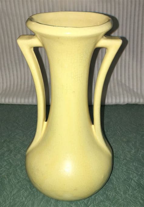 Vintage Art Pottery Vase Usa Satin Yellow Glaze Two Handles Nice 9
