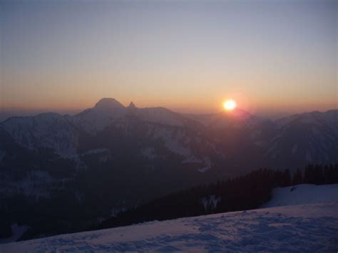 Die Sonne Verschwindet Hinter Den Bergen Foto And Bild Jahreszeiten