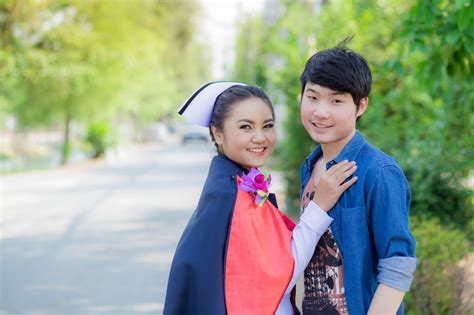 Jun 19, 2021 · ราชวิทยาลัยจุฬาภรณ์ แจ้งไทม์ไลน์วัคซีนทางเลือก ซิโนฟาร์ม เริ่มฉีดวันแรกพร้อมกันทั่วประเทศ 25 มิ.ย.64 ผลงานการถ่ายภาพ งานรับปริญญา วิทยาลัยพยาบาลบรมราชชนนี ...