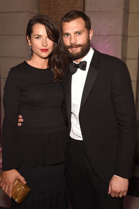 Seit jamie dornan die rolle von christian grey in 50 shades of grey übernommen hat, kursieren immer wieder gerüchte, er würde seine frau amelia warner mit dakota johnson betrügen. Sugarplum Fundraising Event Jamie and Millie Dornan. 11/14 ...
