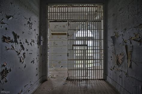 Inside A Cell Of An Abandoned Maximum Security Prison Oc 5192 X 3461