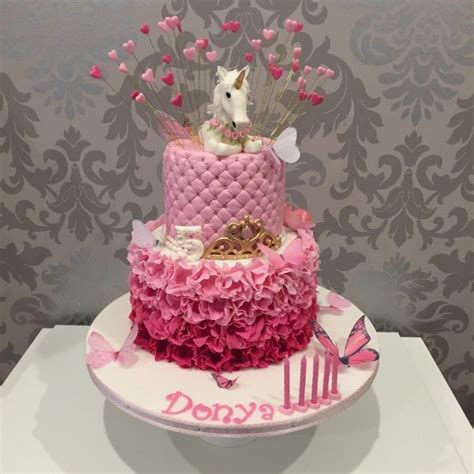 Jetzt ausprobieren mit ♥ chefkoch.de ♥. Torte Rüschen Pferd | Motivtorten kindergeburtstag ...