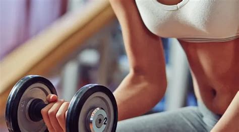 Women Here Are Five Tips To Keep In Mind When Lifting Weights According To An Expert Fitness