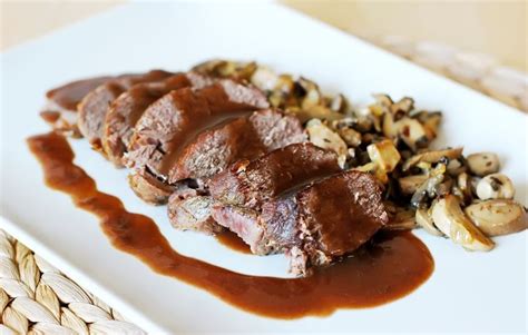 Rôti de biche aux airelles et champignons sauvages facile Recipe Venison recipes Roast beef
