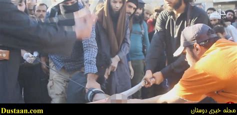 تصاویر قطع بیرحمانه دست مرد جوان با چکش در ملاء عام توسط داعش ۱۶
