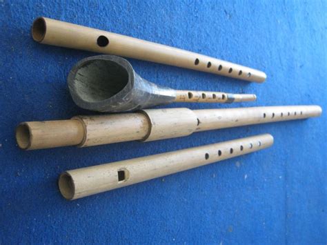 Ya mungkin seperti itulah gambaran dari alat musik gambus. 50+ Nama Alat Musik Tradisional Indonesia, Gambar, Cara Memainkan