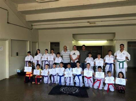 Karatecas Da Escolinha De Massificação Da Prefeitura São Graduados Portal Fonte
