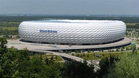 Following this move, the dfb was satisfied with the financial health of the club and duly issued 1860 a licence to play in the 2. Bayern München heeft stadion al betaald | Buitenlands ...