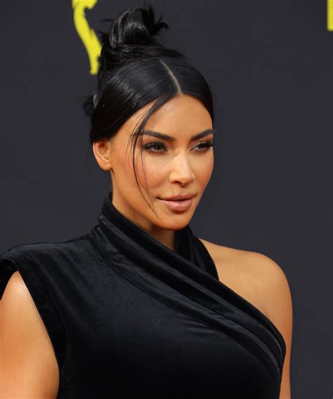 Kim Kardashian Wests 11 Most Selfie Worthy Hairstyles Oye Times